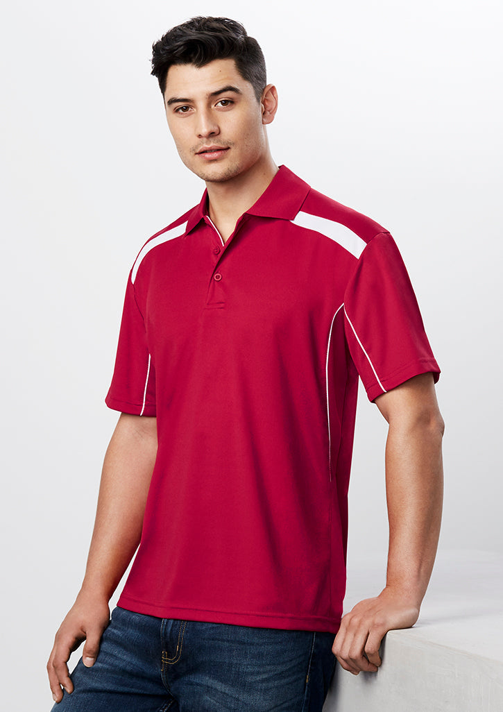 Image of a man in a Statement Stretchable S/S Men's Polo during a casual meeting.