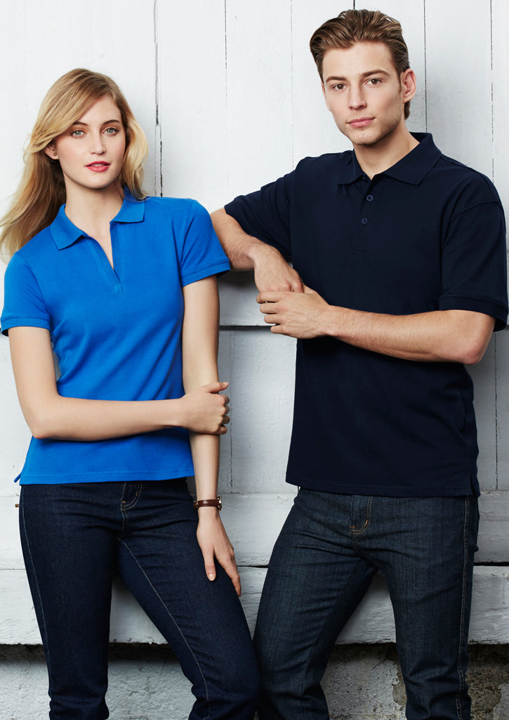 Image of a man sporting a Lake Cotton Elastane Men's Polo during a leisurely boat ride.